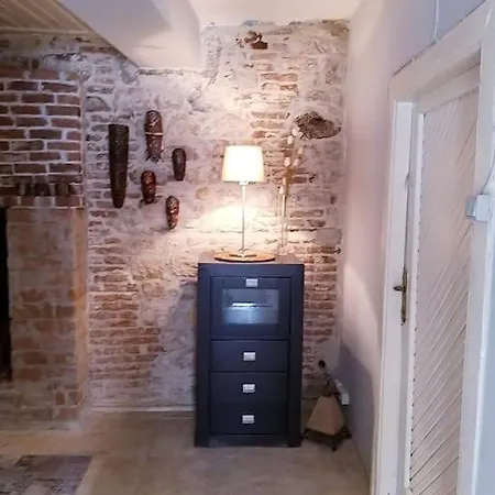 Merkezde Eski Tas Rumevi