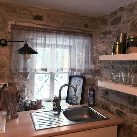 Merkezde Eski Tas Rumevi
